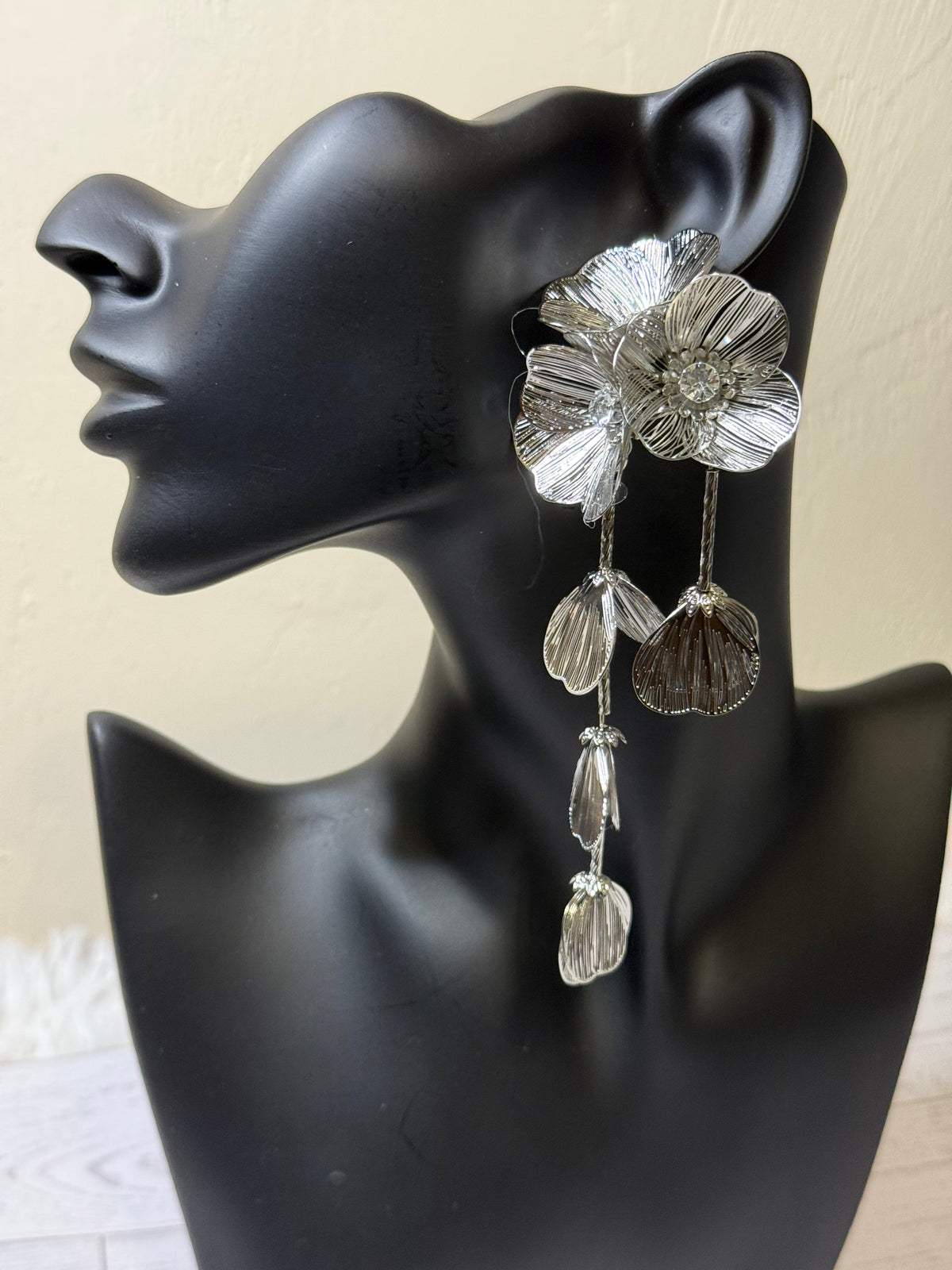 Statement Earrings | Elegant Drop & Dangle Styles